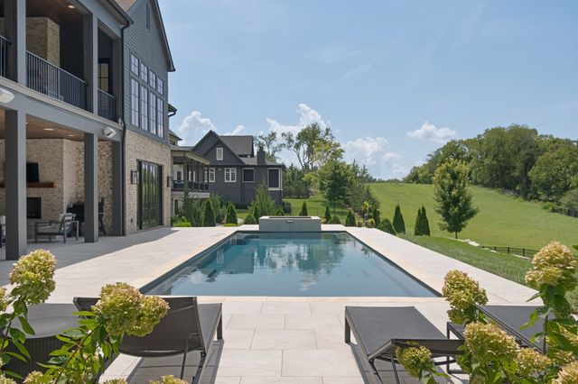 8190 Heirloom Blvd, College Grove, TN 37046