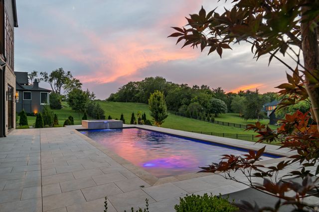 8190 Heirloom Blvd, College Grove, TN 37046