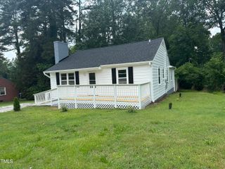 902 Roanoke Avenue, Henderson, NC 27536