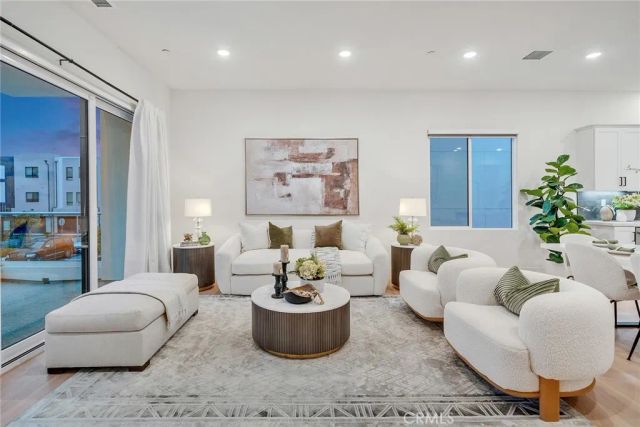 16158 Veterans Way, Tustin, CA 92782