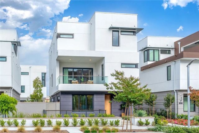 16158 Veterans Way, Tustin, CA 92782