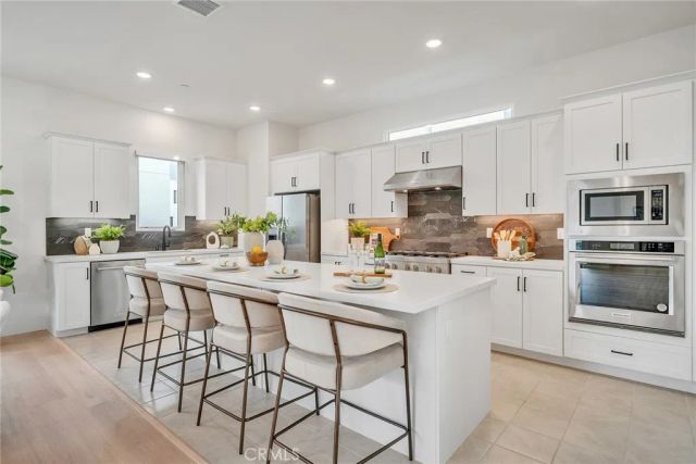 16158 Veterans Way, Tustin, CA 92782