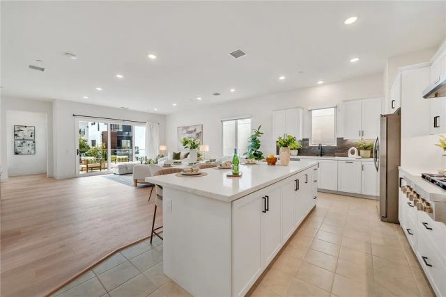 16158 Veterans Way, Tustin, CA 92782