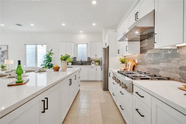 16158 Veterans Way, Tustin, CA 92782