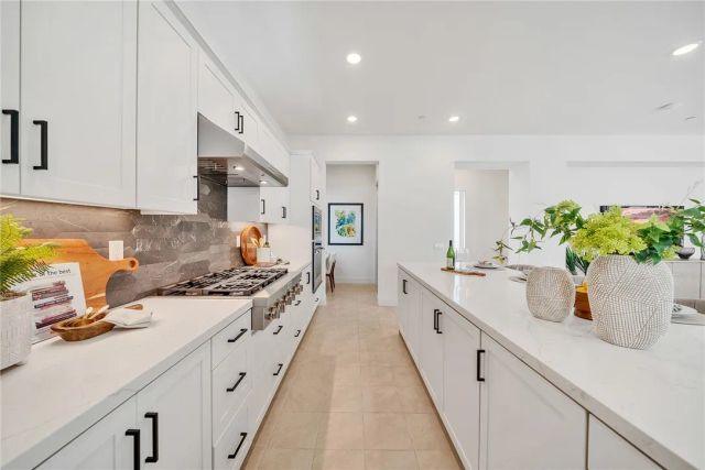 16158 Veterans Way, Tustin, CA 92782