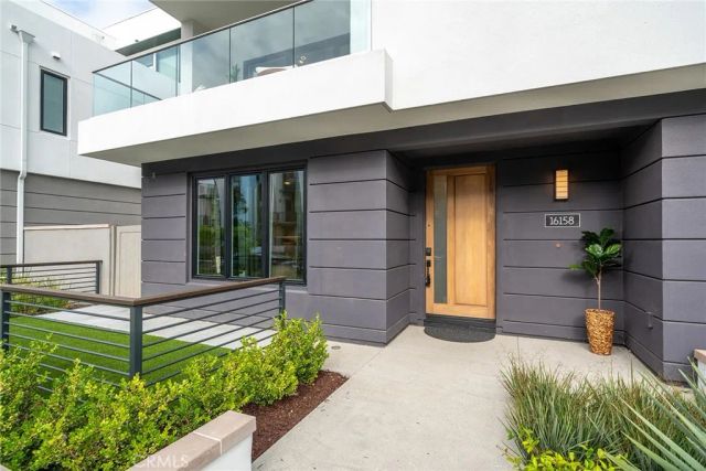 16158 Veterans Way, Tustin, CA 92782