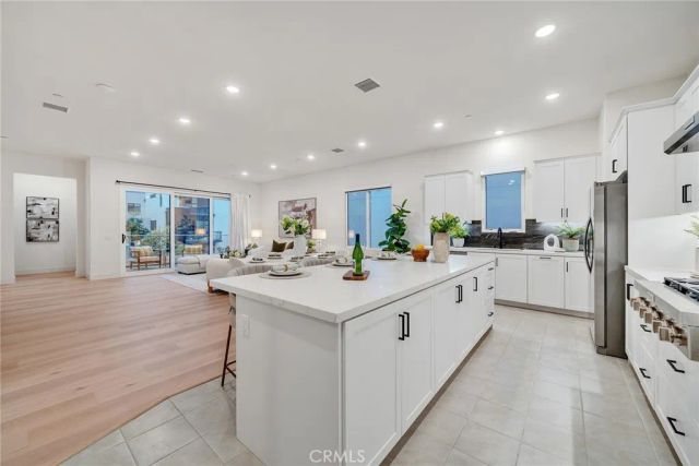 16158 Veterans Way, Tustin, CA 92782