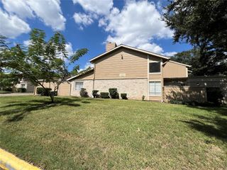 2372 Woodland Park Drive 121, Houston, TX 77077