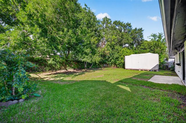 16615 Barcelona Drive, Friendswood, TX 77546