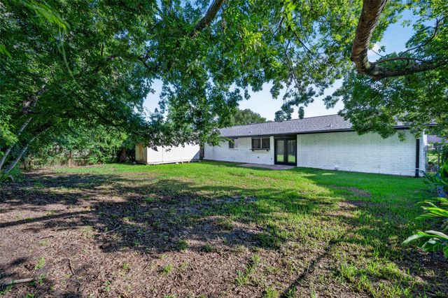 16615 Barcelona Drive, Friendswood, TX 77546