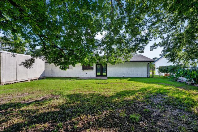 16615 Barcelona Drive, Friendswood, TX 77546