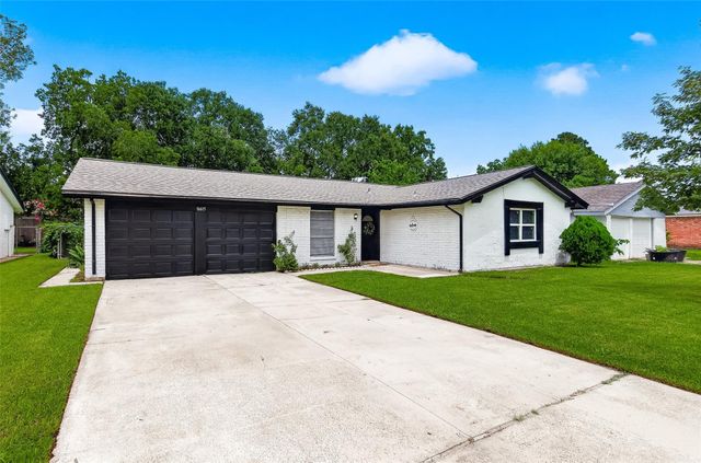 16615 Barcelona Drive, Friendswood, TX 77546