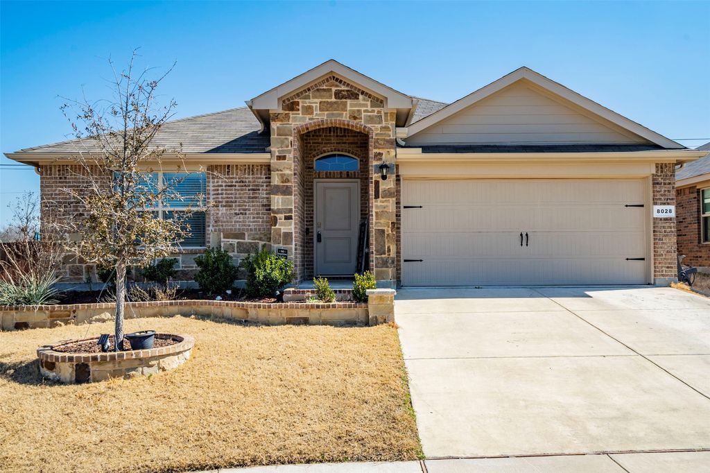 8028 Muddy Creek Drive, Fort Worth, TX 76131 — exterior