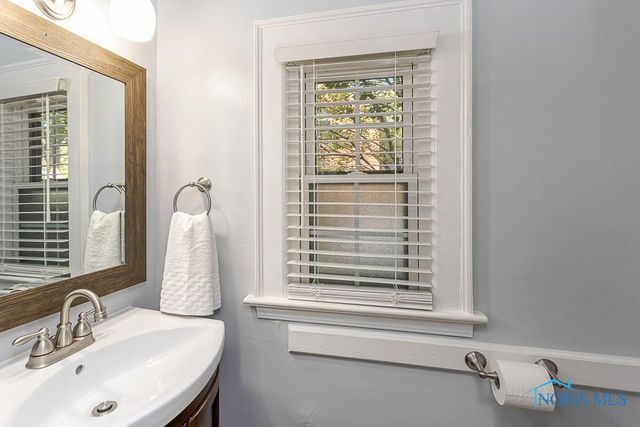 2829 Goddard Road, Toledo, OH 43606