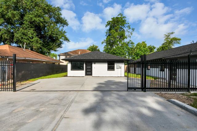 6201 Batterson Street, Houston, TX 77026