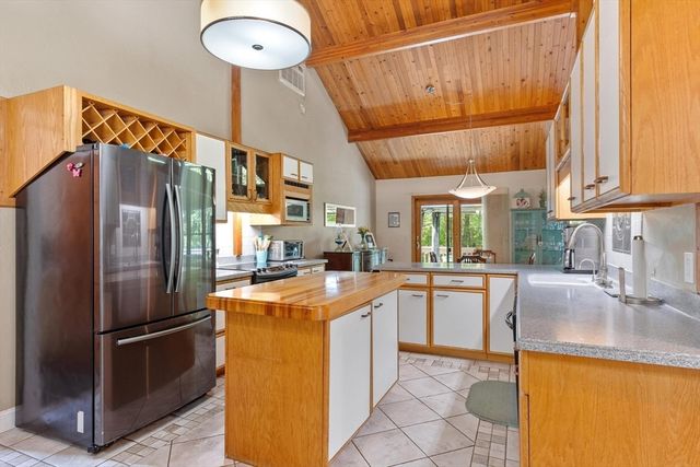 112 Elm St, Auburn, MA 01501