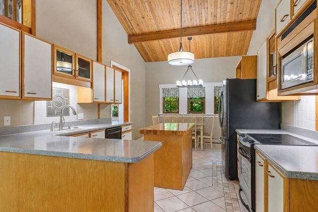 112 Elm St, Auburn, MA 01501