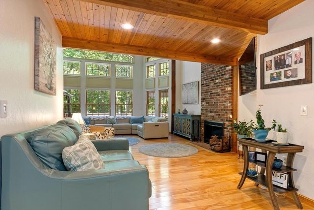 112 Elm St, Auburn, MA 01501