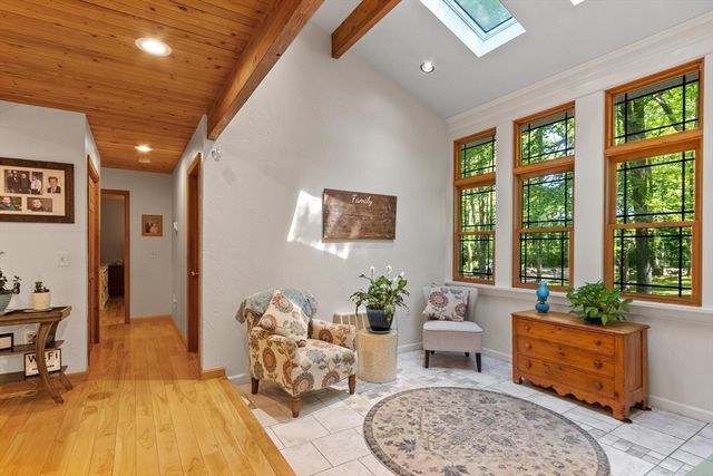 112 Elm St, Auburn, MA 01501