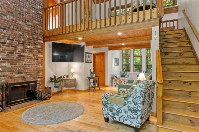 112 Elm St, Auburn, MA 01501