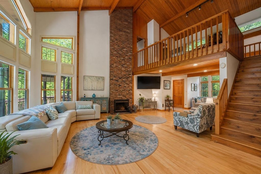 112 Elm St, Auburn, MA 01501