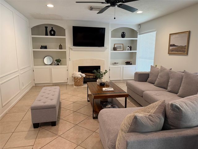 2723 Woodcreek Meadows Lane, Houston, TX 77073