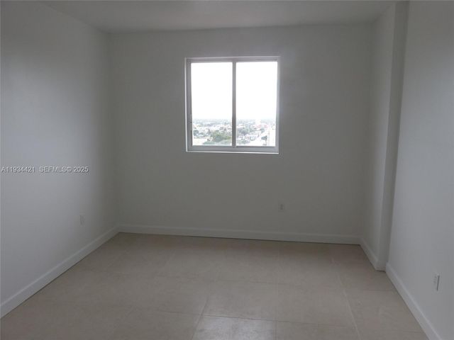 2217 NW 7th St 902, Miami, FL 33125