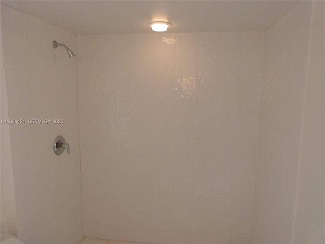 2217 NW 7th St 902, Miami, FL 33125