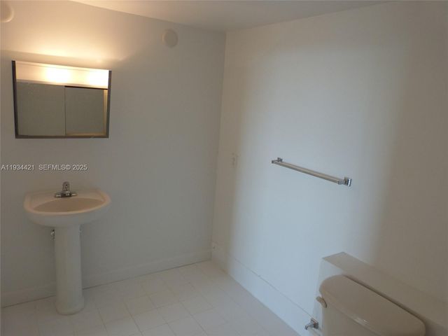 2217 NW 7th St 902, Miami, FL 33125