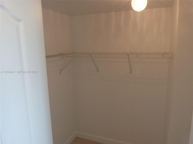 2217 NW 7th St 902, Miami, FL 33125