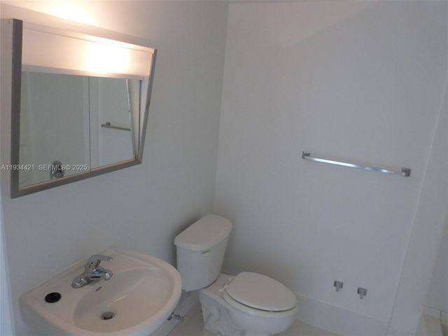 2217 NW 7th St 902, Miami, FL 33125