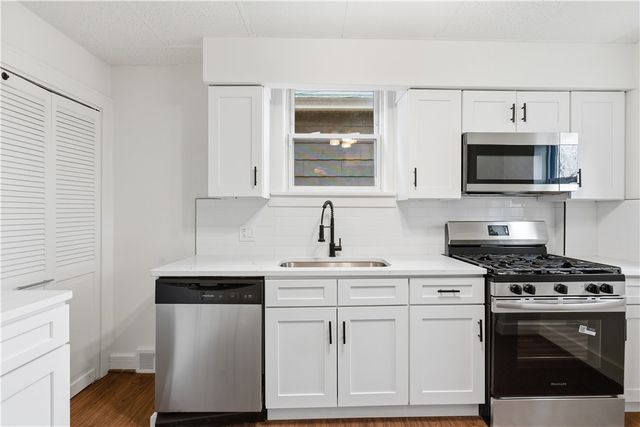 240 Ridgewood Ave, West View, PA 15229