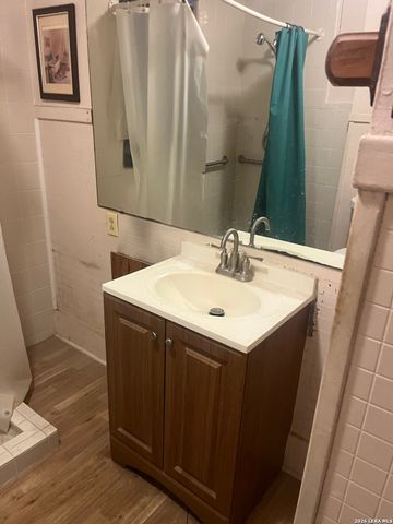 711 Kayton, San Antonio, TX 78210