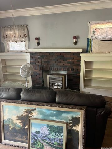 711 Kayton, San Antonio, TX 78210