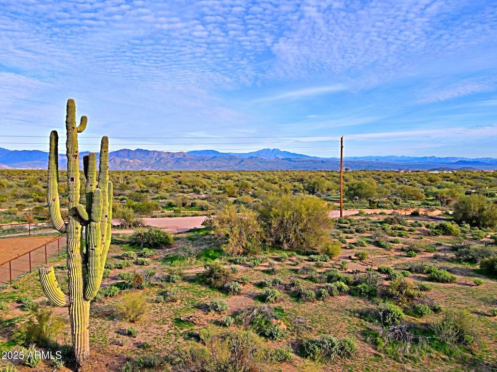Image 11 of property listing at 1.7 acres N 144 Street 3, Scottsdale, AZ 85262