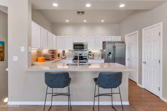 16600 N THOMPSON PEAK Parkway 2060, Scottsdale, AZ 85260