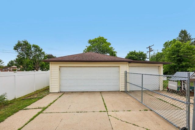 8801 W Lawn AVENUE, Milwaukee, WI 53225