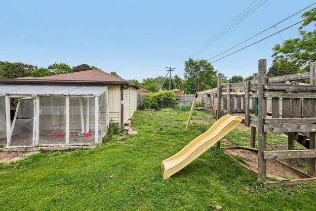 8801 W Lawn AVENUE, Milwaukee, WI 53225