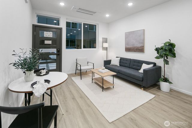 822 B NW 52nd Street, Seattle, WA 98107