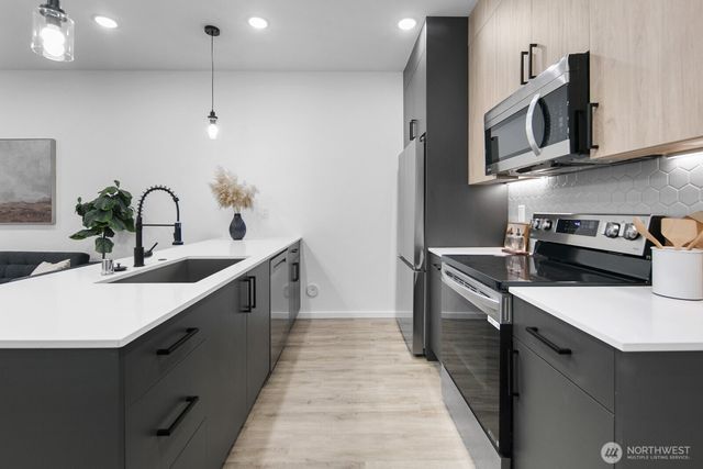 822 B NW 52nd Street, Seattle, WA 98107