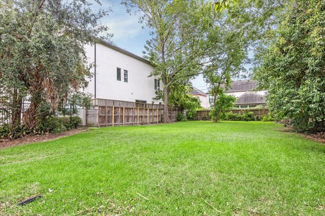 5357 Lampasas St, Houston, TX 77056