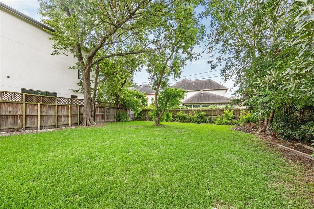 5357 Lampasas St, Houston, TX 77056