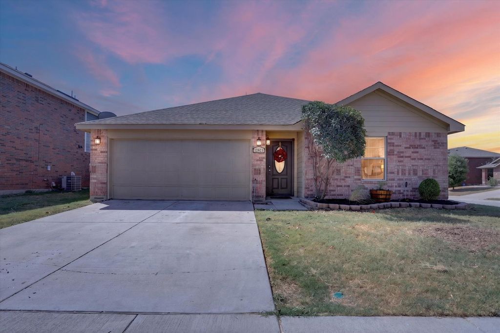 12933 Azure Heights Place, Rhome, TX 76078 — photo 2