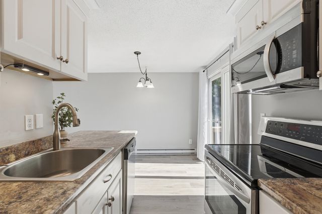 897 Mammoth Rd Apt 8, Manchester, NH 03104