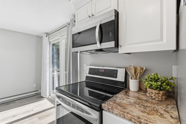 897 Mammoth Rd Apt 8, Manchester, NH 03104