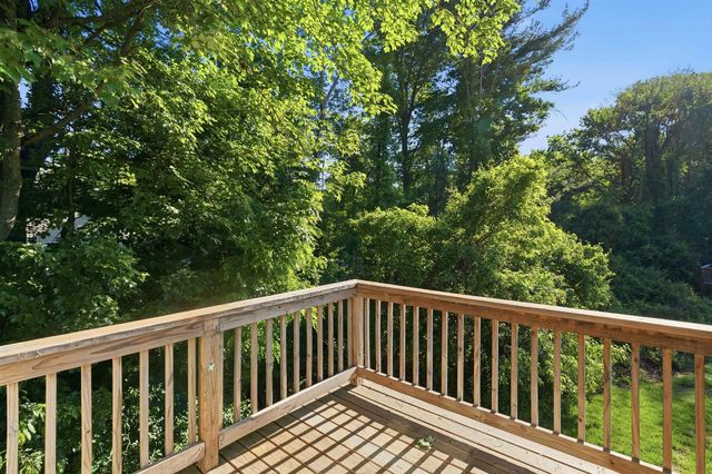 897 Mammoth Rd Apt 8, Manchester, NH 03104