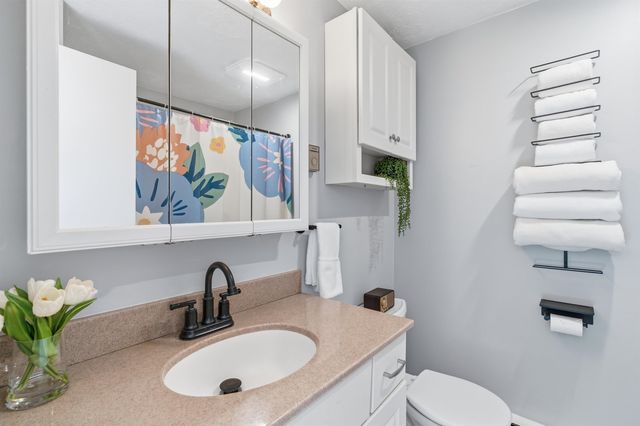897 Mammoth Rd Apt 8, Manchester, NH 03104