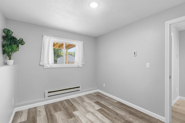 897 Mammoth Rd Apt 8, Manchester, NH 03104