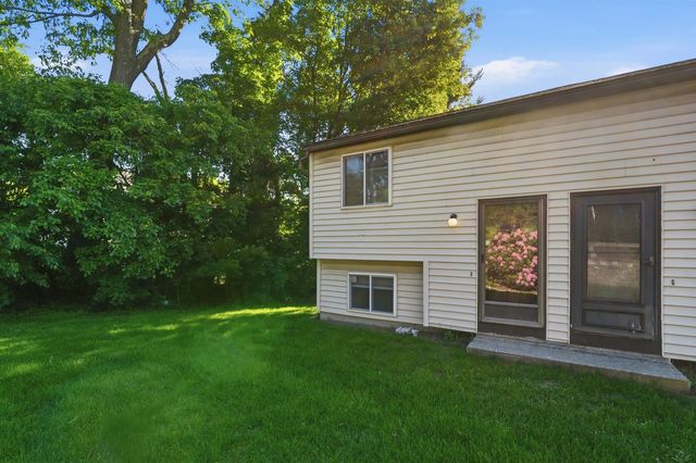 897 Mammoth Rd Apt 8, Manchester, NH 03104