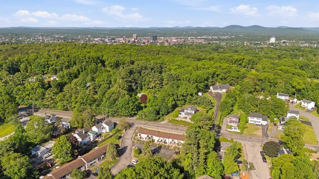 897 Mammoth Rd Apt 8, Manchester, NH 03104